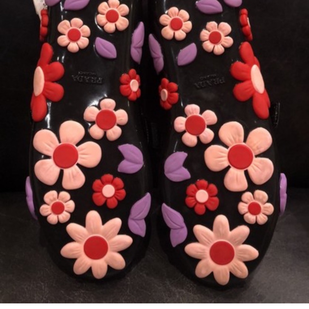 prada pink/ red neoprene with flower trim sole - Picture 4 of 4
